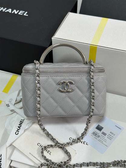 Neceser CC 25P de 17 cm, piel gris claro, herrajes plateados 243466