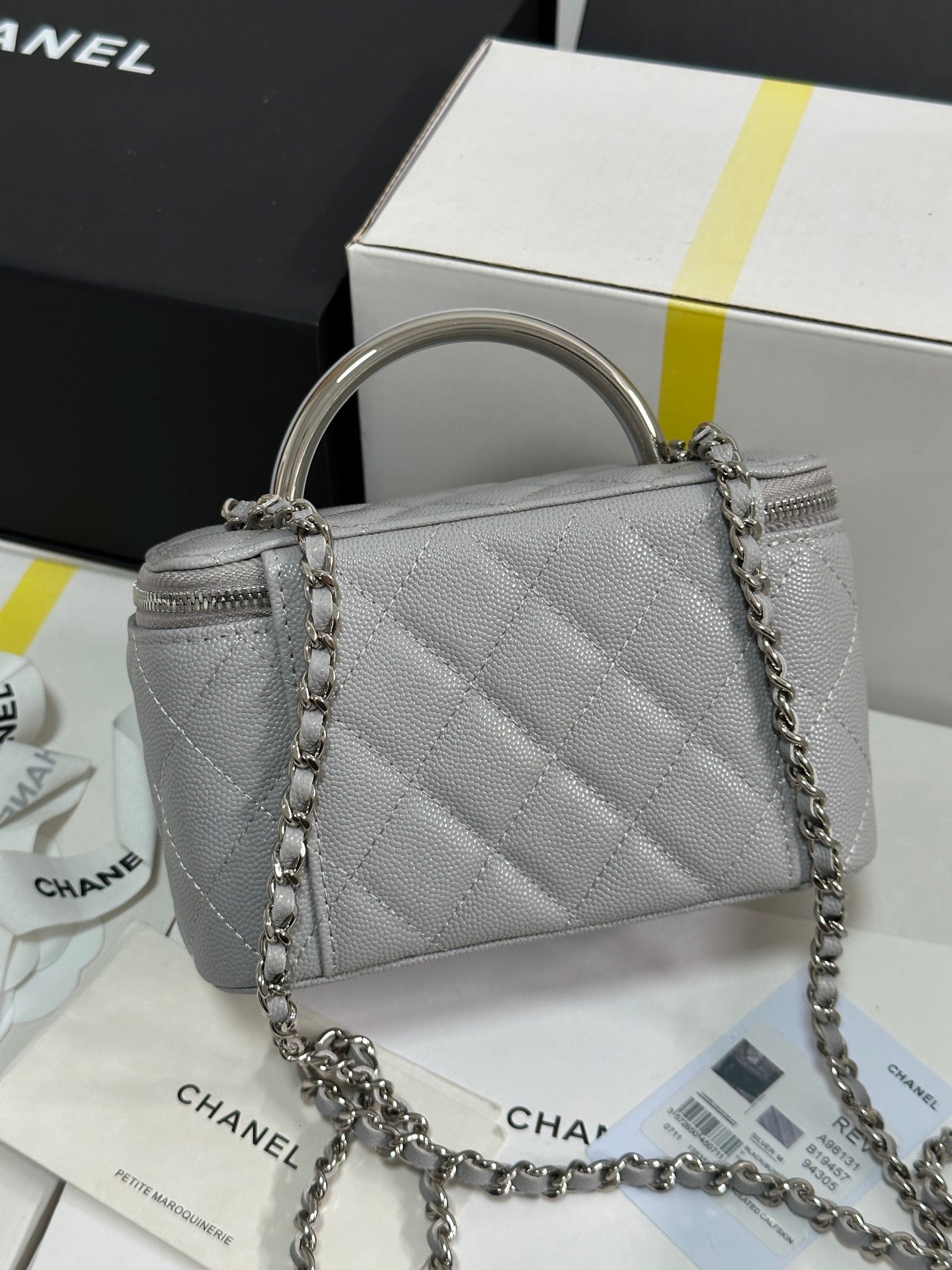 Neceser CC 25P de 17 cm, piel gris claro, herrajes plateados 243466