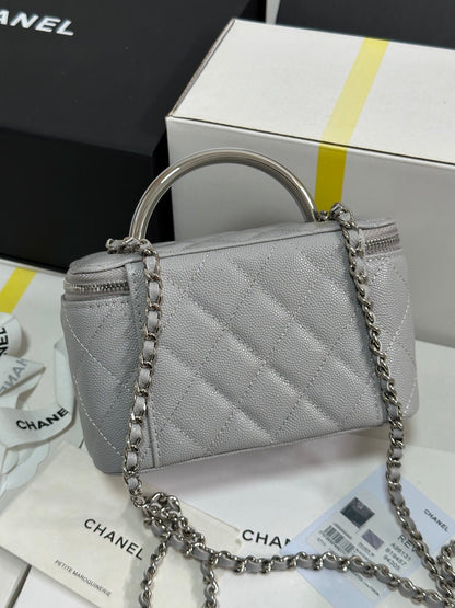 Neceser CC 25P de 17 cm, piel gris claro, herrajes plateados 243466