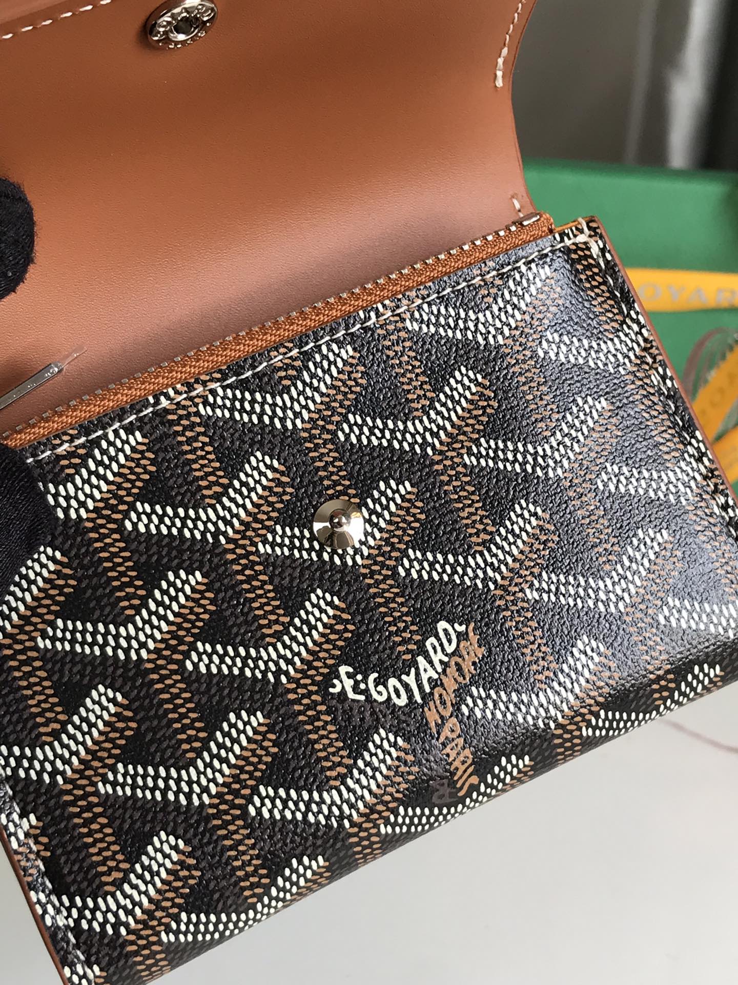 CARTERA SAINT-GABRIEL 12 EN PIEL DE BECERRO COLOR MARRÓN Y LONA GOYARDINE NEGRA