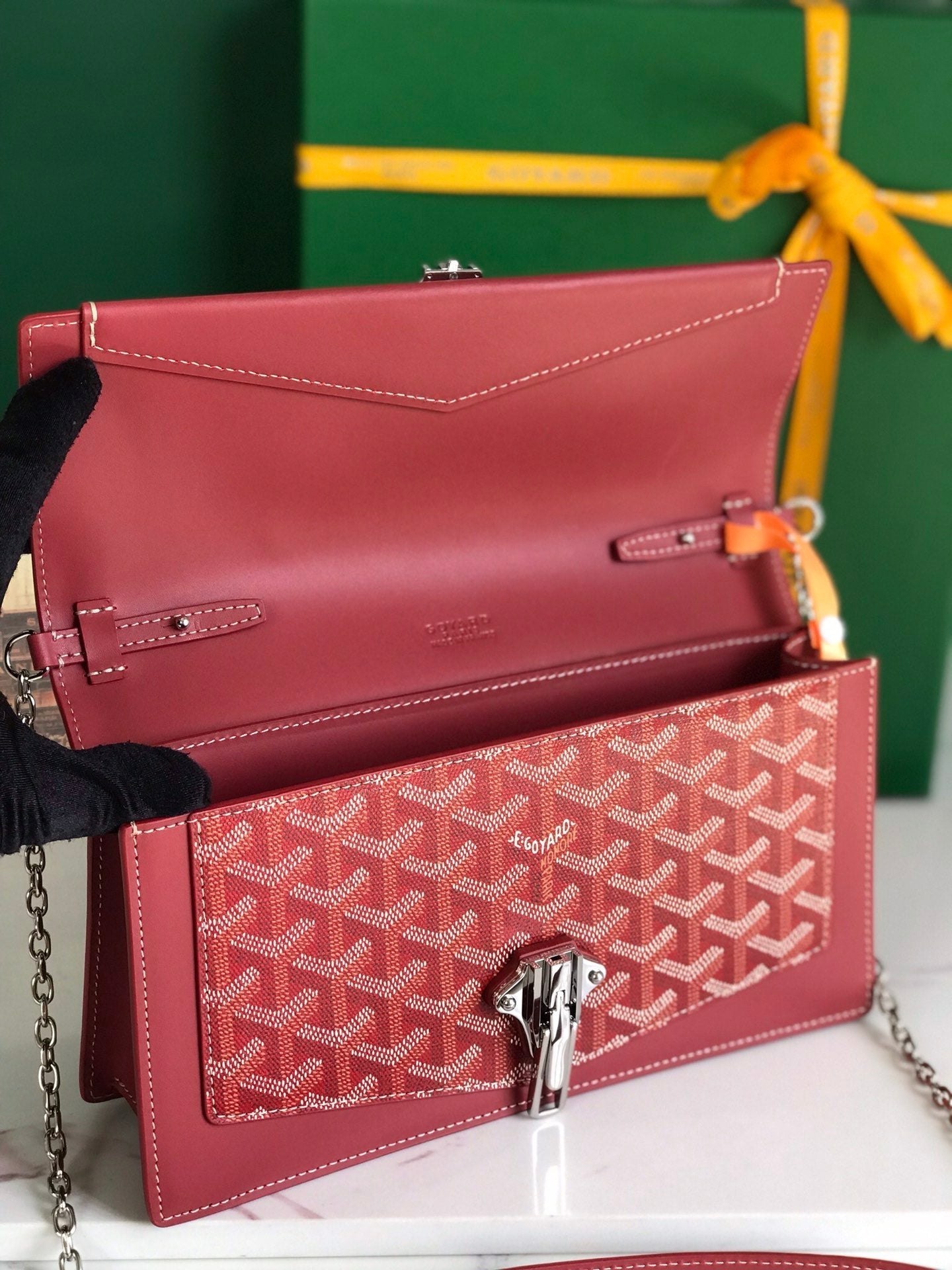 BOLSO DUCHESSE MARIE-CAROLINE 25 EN LONA GOYARDINE ROJA Y PIEL DE BECERRO LISA