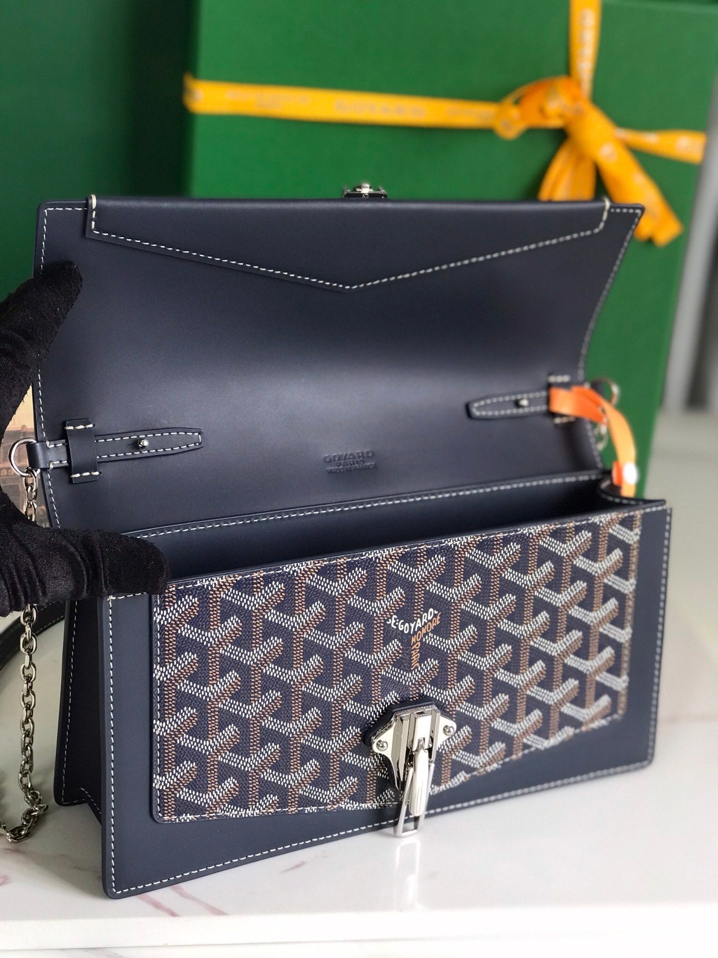 BOLSO DUCHESSE MARIE-CAROLINE 25 EN LONA GOYARDINE AZUL MARINO Y PIEL DE BECERRO LISA