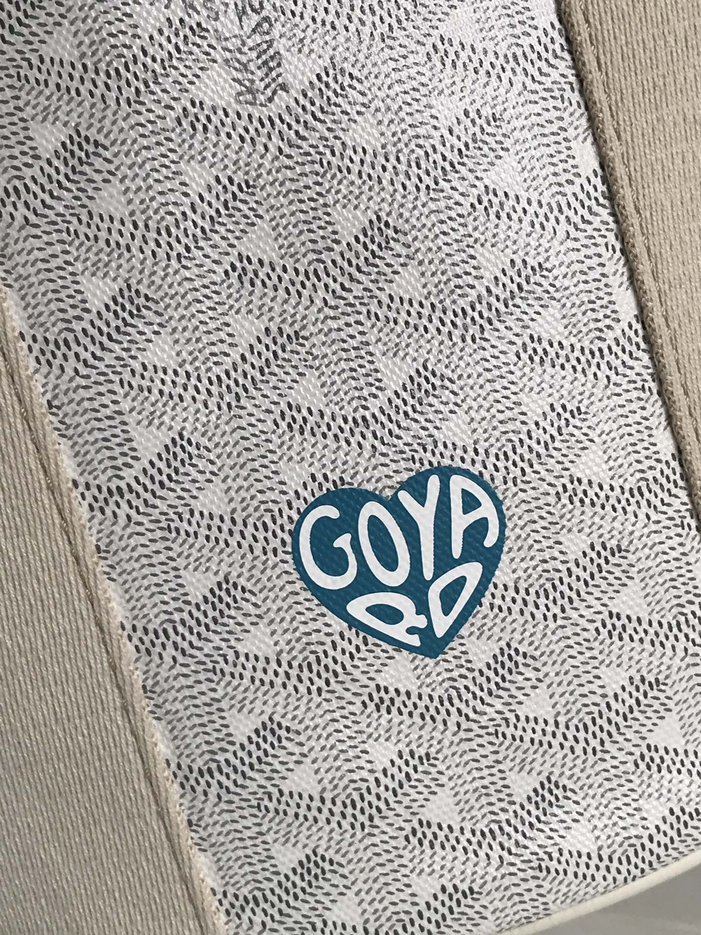 PEQUEÑO BELHARRA 24 DE LONA GOYARDINA BLANCA Y PIEL DE CORDERO