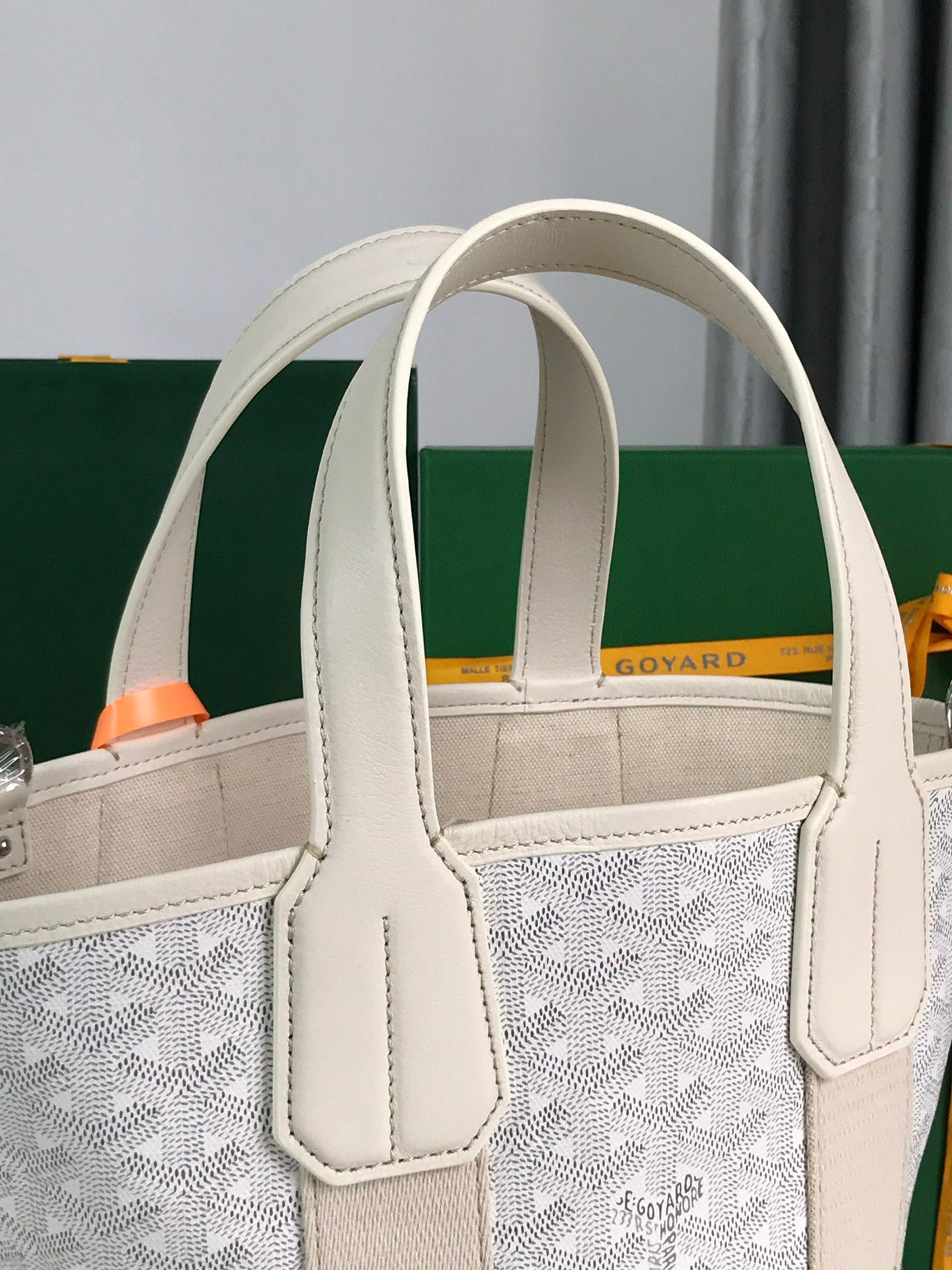 PETIT BELHARRA 24 EN TOILE GOYARDINE BLANCHE ET AGNEAU