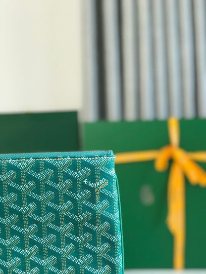 S¨¦NAT MGM POUCH 40 IN GREEN GOYARDINE CANVAS