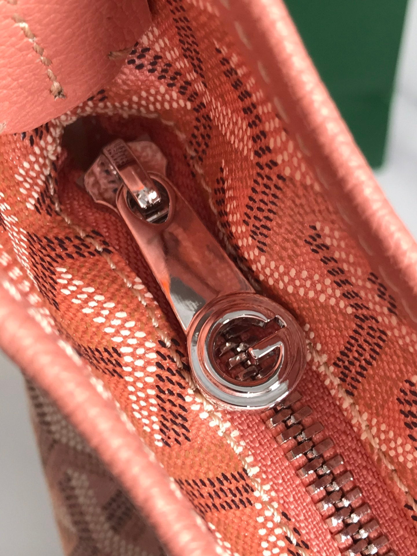 HOBO BOH¨¨ME 42 IN MANHATTAN PINK GOYARDINE CANVAS AND LAMBSKIN