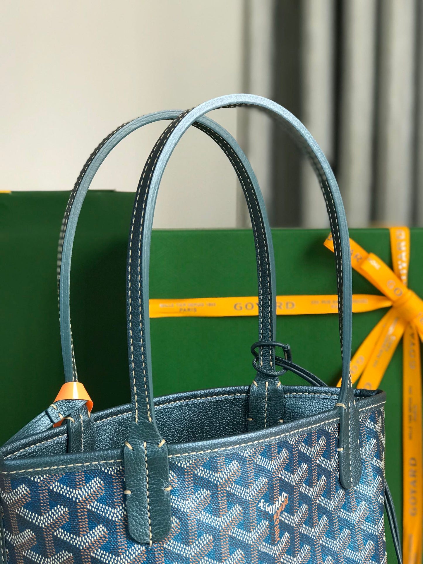 BOLSO ANJOU MINI 20 EN PIEL DE BECERRO AZUL MARINO Y LONA GOYARDINE