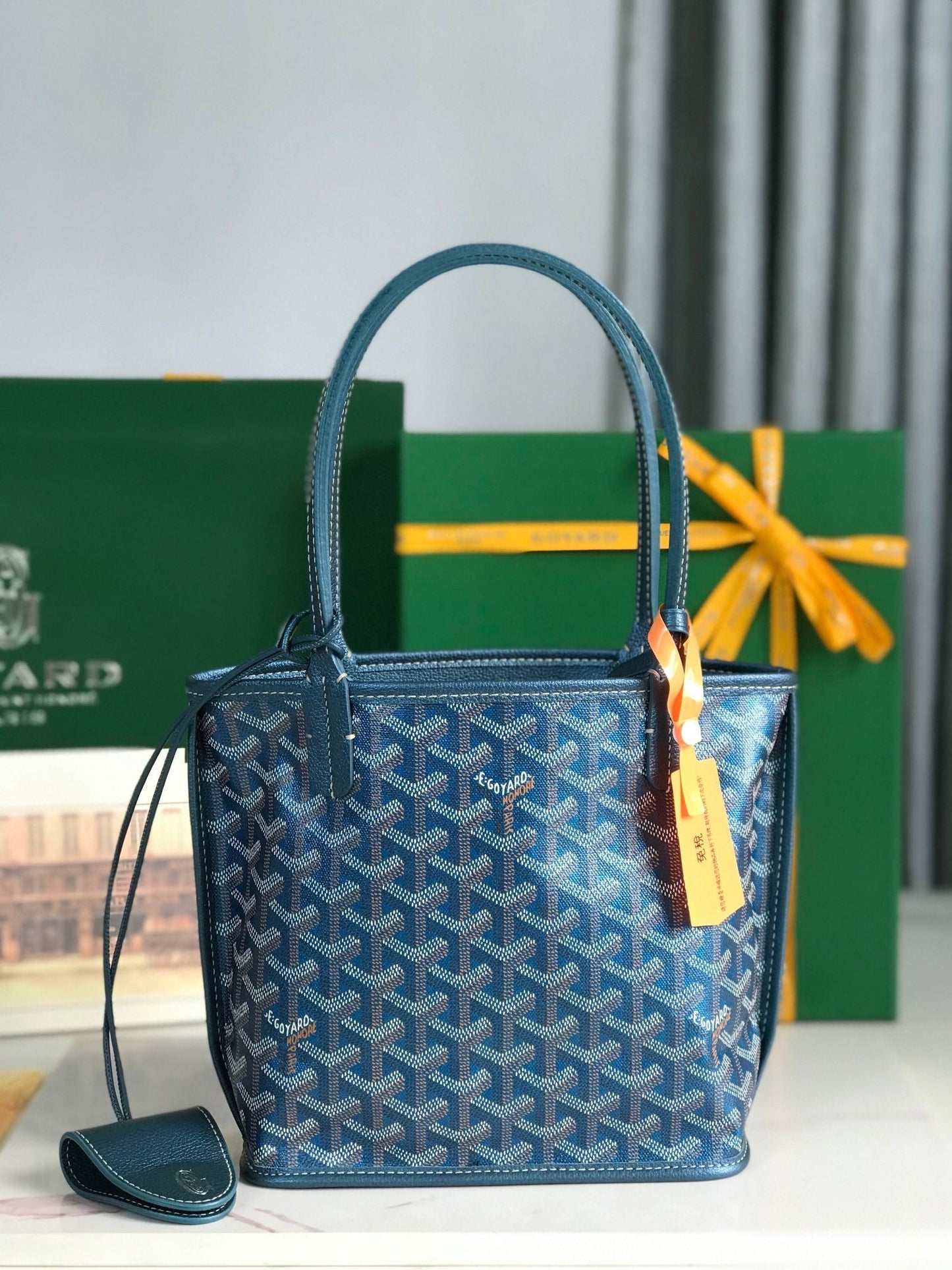 BOLSO ANJOU MINI 20 EN PIEL DE BECERRO AZUL MARINO Y LONA GOYARDINE