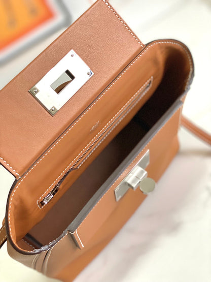 Bolso mini HM 24/24 de 21 cm, piel Evercolor dorada, herrajes plateados