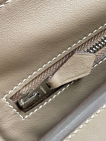 Bolso mini HM 24/24 de 21 cm, piel Etoupe Evercolor, herrajes plateados