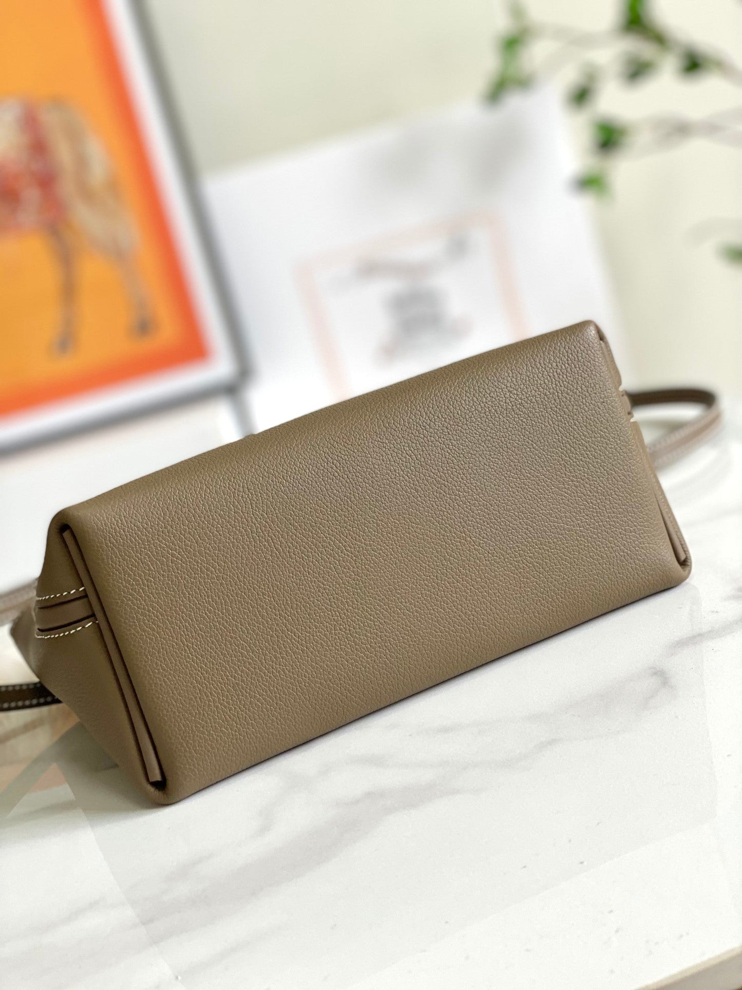 Bolso mini HM 24/24 de 21 cm, piel Etoupe Evercolor, herrajes dorados