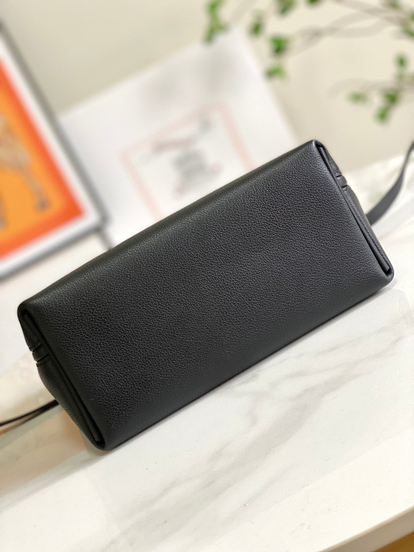 Bolso mini HM 24/24 de 21 cm, piel Evercolor negra, herrajes plateados