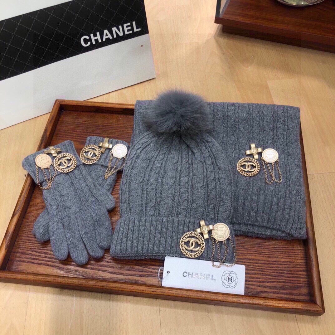 CONJUNTO DE TRES PIEZAS EN CACHEMIR GRIS TIBURÓN 424000 