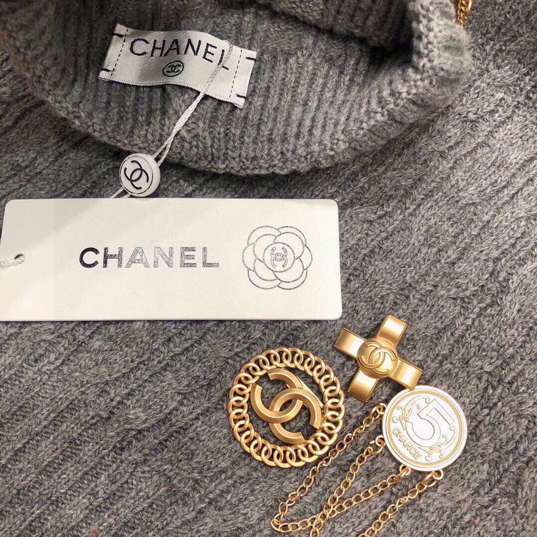 CONJUNTO DE TRES PIEZAS EN CACHEMIR GRIS TIBURÓN 424000 