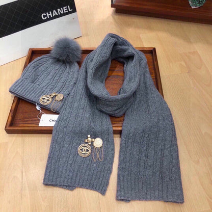 CONJUNTO DE TRES PIEZAS EN CACHEMIR GRIS TIBURÓN 424000 