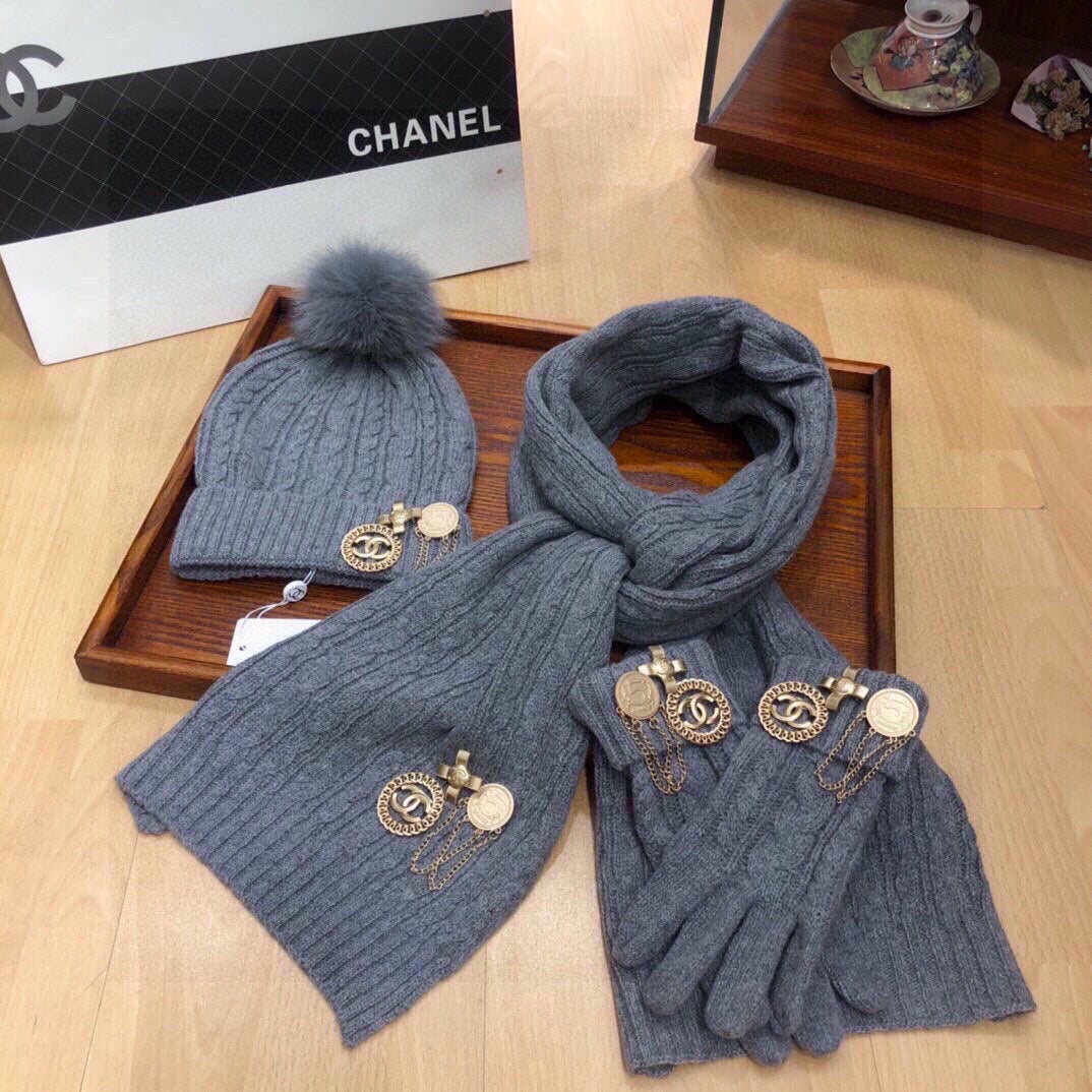 CONJUNTO DE TRES PIEZAS EN CACHEMIR GRIS TIBURÓN 424000 