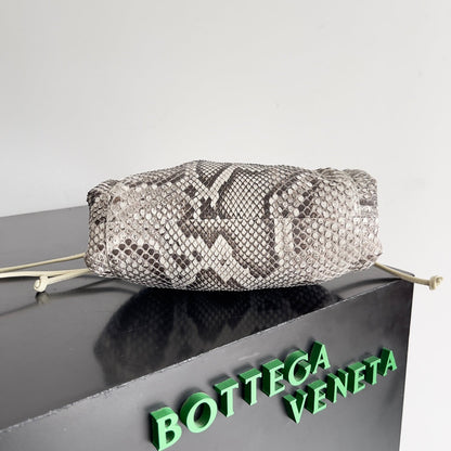 Mini sac pochette BV 22 cm en python avec finitions en cuir 209316