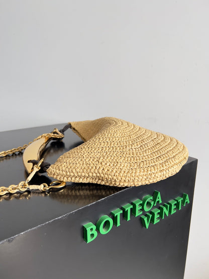 BV Sardine 33 con cadena en rafia beige 209338