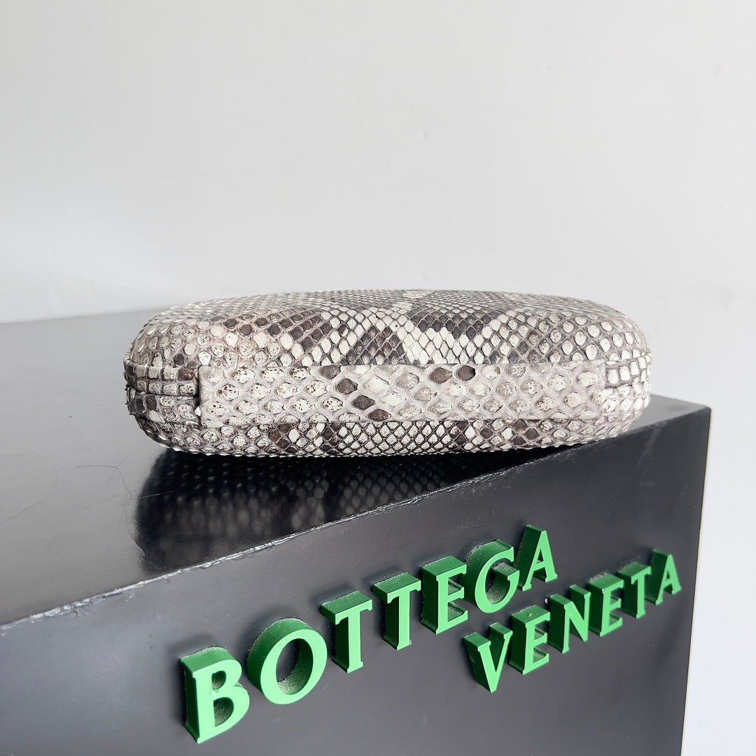 BV Knot Clutch 20 in Python Leather 209321