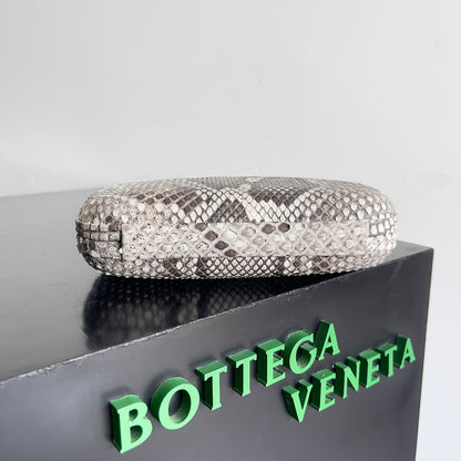 BV Knot Clutch 20 in Python Leather 209321