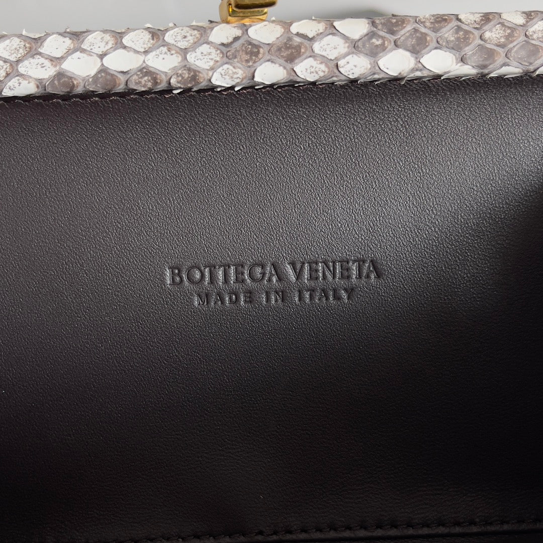 BV Knot Clutch 20 in Python Leather 209321