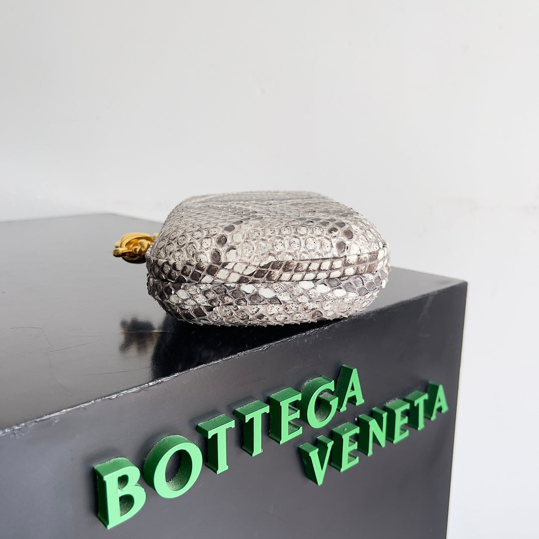 BV Knot Clutch 20 in Python Leather 209321