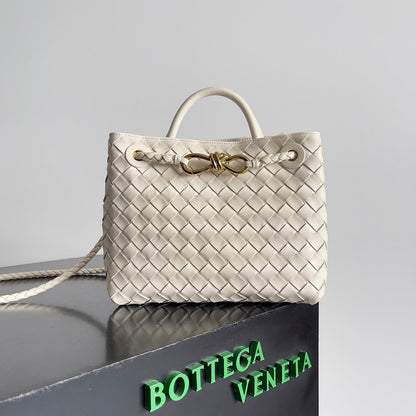 BV Small Andiamo 25 en piel de cordero color crema Ghw 249677