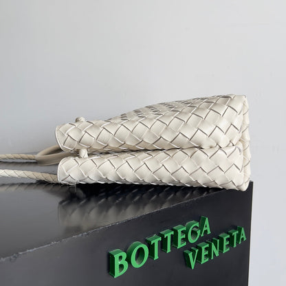 BV Medium Andiamo 32 En Piel De Cordero Crema Ghw 209094