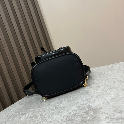 MINI SAC À DOS 18 EN RE-NYLON NOIR ET CUIR DE VEAU BRILLANT QUINCAILLERIE DORÉ