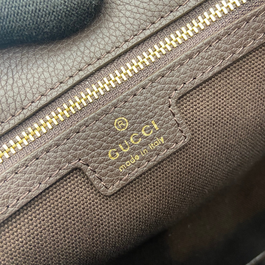 BOLSO DE HOMBRO GRANDE JACKIE 40 EN PIEL DE BECERRO MARRÓN CON HERRAJES DORADOS