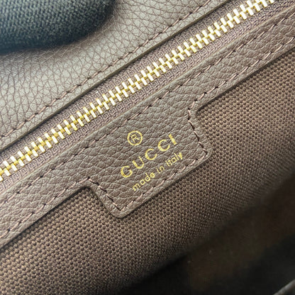 BOLSO DE HOMBRO GRANDE JACKIE 40 EN PIEL DE BECERRO MARRÓN CON HERRAJES DORADOS