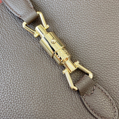BOLSO DE HOMBRO GRANDE JACKIE 40 EN PIEL DE BECERRO MARRÓN CON HERRAJES DORADOS