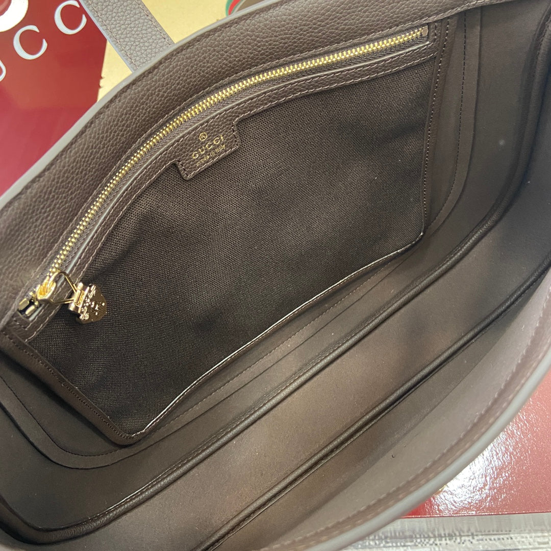 BOLSO DE HOMBRO GRANDE JACKIE 40 EN PIEL DE BECERRO MARRÓN CON HERRAJES DORADOS