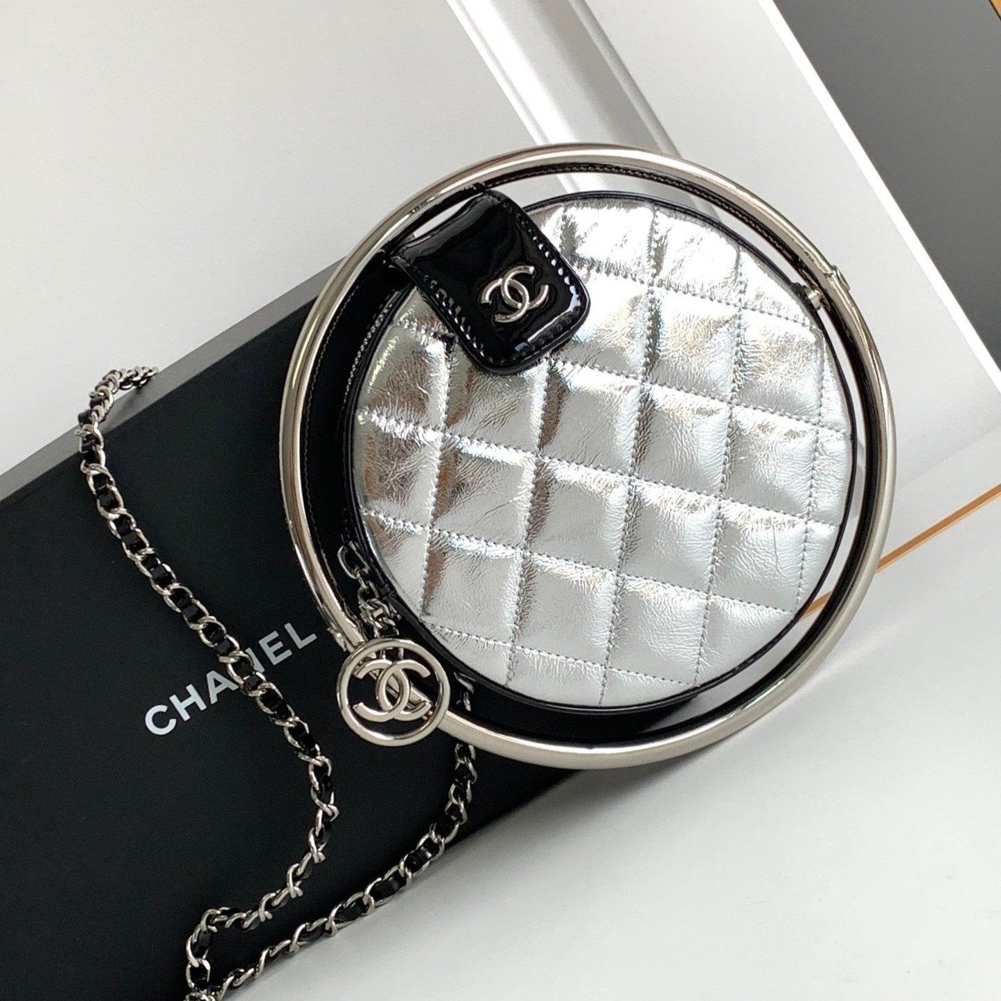 Sac à chaîne CC MINI 18 EARTH GLOBE ORB en cuir de veau argenté
