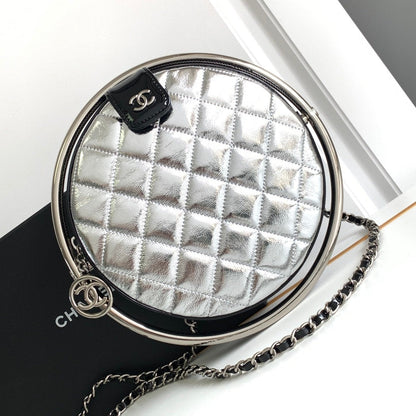 Sac à chaîne CC 22 EARTH GLOBE ORB en cuir de veau argenté
