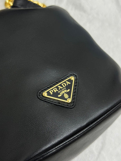 MINI SAC SEAU 19 EN CUIR D'AGNEAU NAPPA SOUPLE NOIR QUINCAILLERIE DORÉ