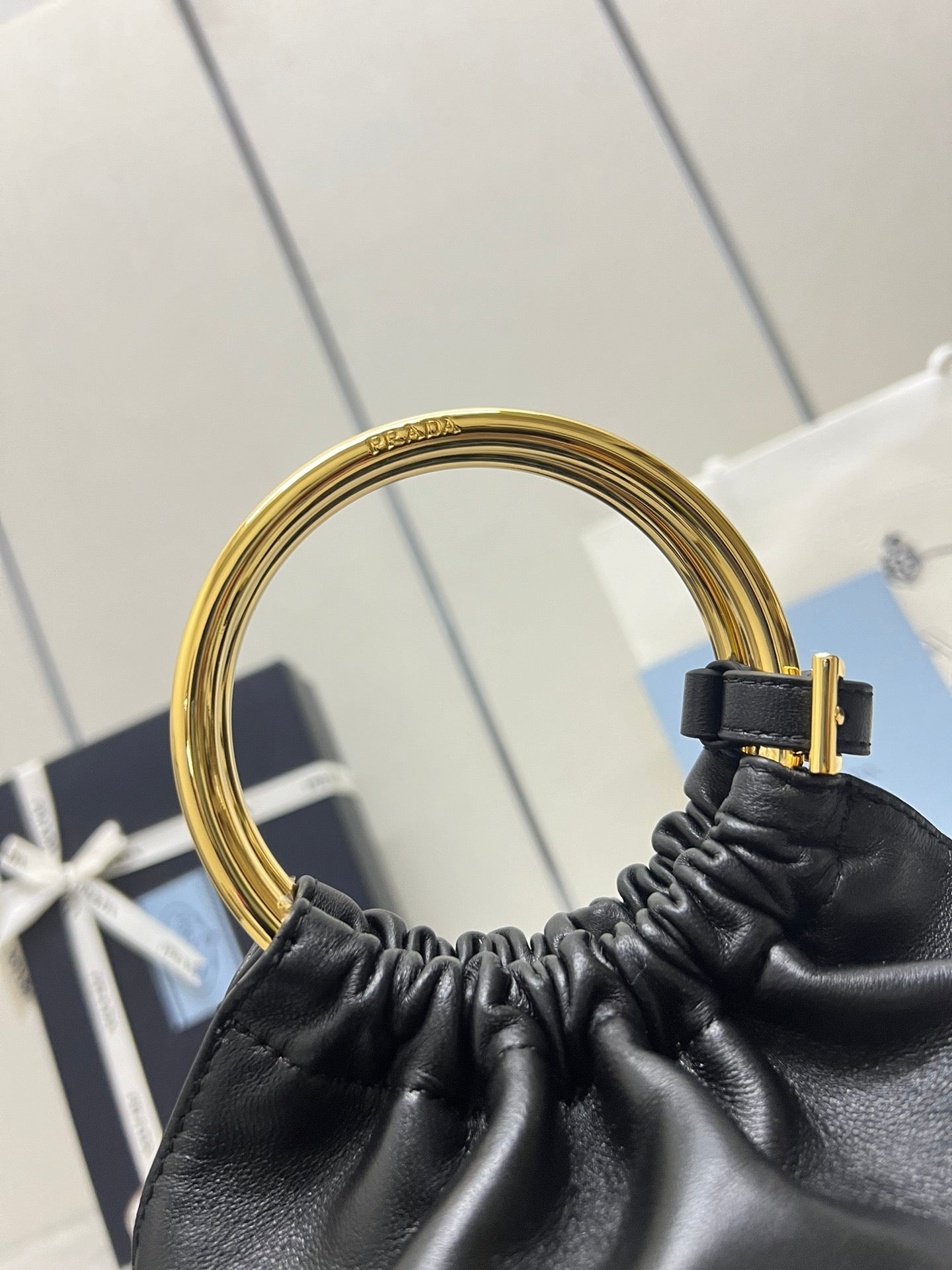 MINI SAC SEAU 19 EN CUIR D'AGNEAU NAPPA SOUPLE NOIR QUINCAILLERIE DORÉ