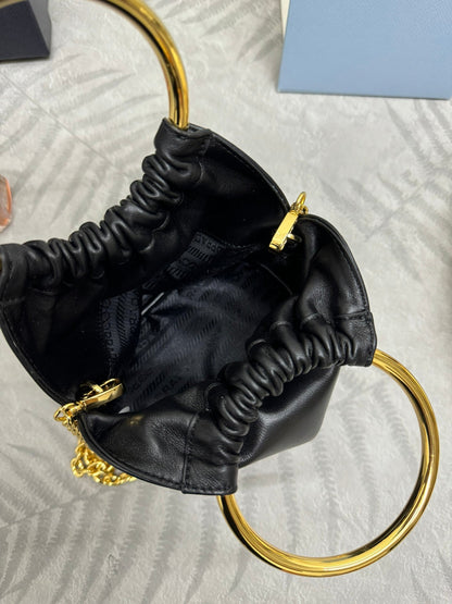 MINI SAC SEAU 19 EN CUIR D'AGNEAU NAPPA SOUPLE NOIR QUINCAILLERIE DORÉ