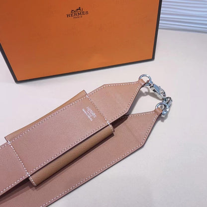 Correa de hombro Kelly Pocket de 50 mm con herrajes plateados y marrón Epsom 