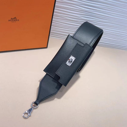 Correa de hombro Kelly Pocket de 50 mm con herrajes plateados y diseño negro Epsom 