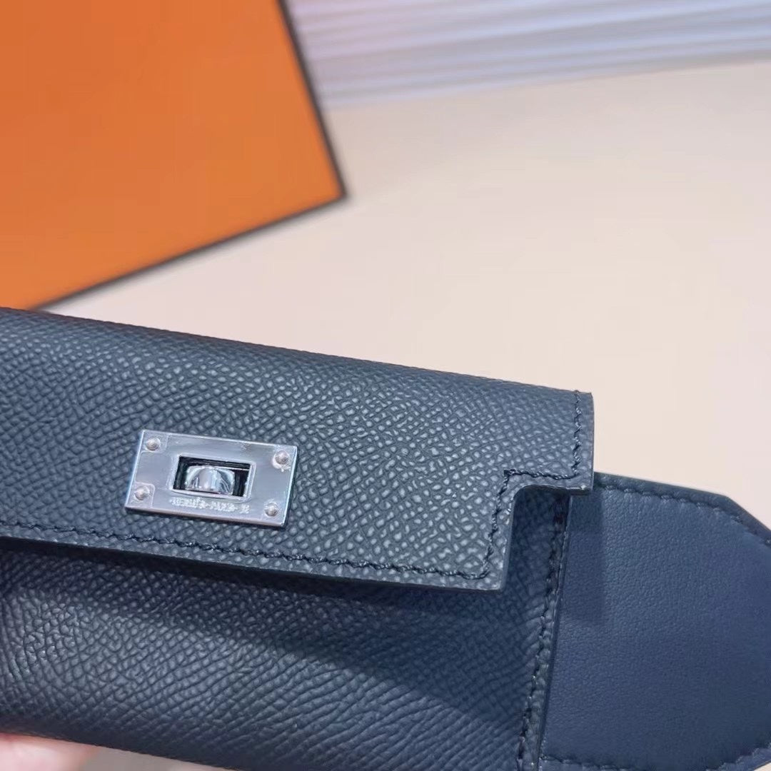 Correa de hombro Kelly Pocket de 50 mm con herrajes plateados y diseño negro Epsom 