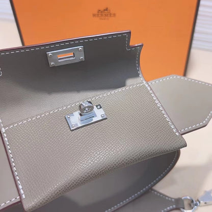 Correa de hombro Kelly Pocket de 50 mm con herrajes plateados y diseño blanco Epsom 