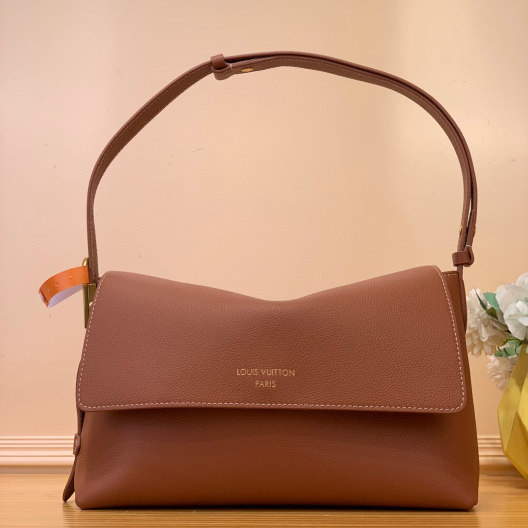 Bolso bandolera LV Low Key de piel de becerro color coñac 205007