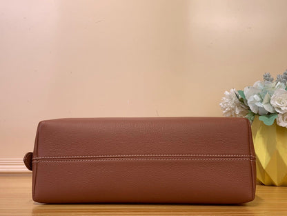 Bolso bandolera LV Low Key de piel de becerro color coñac 205007