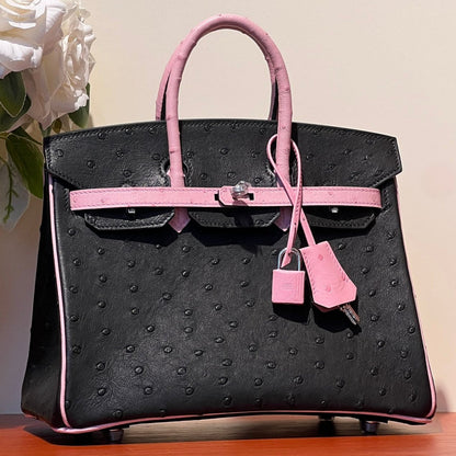 BOLSO KELLY SELLIER 25 EN PIEL DE AVESTRUZ ROSA BEBÉ MEZCLA NEGRO (HECHO BAJO PEDIDO)