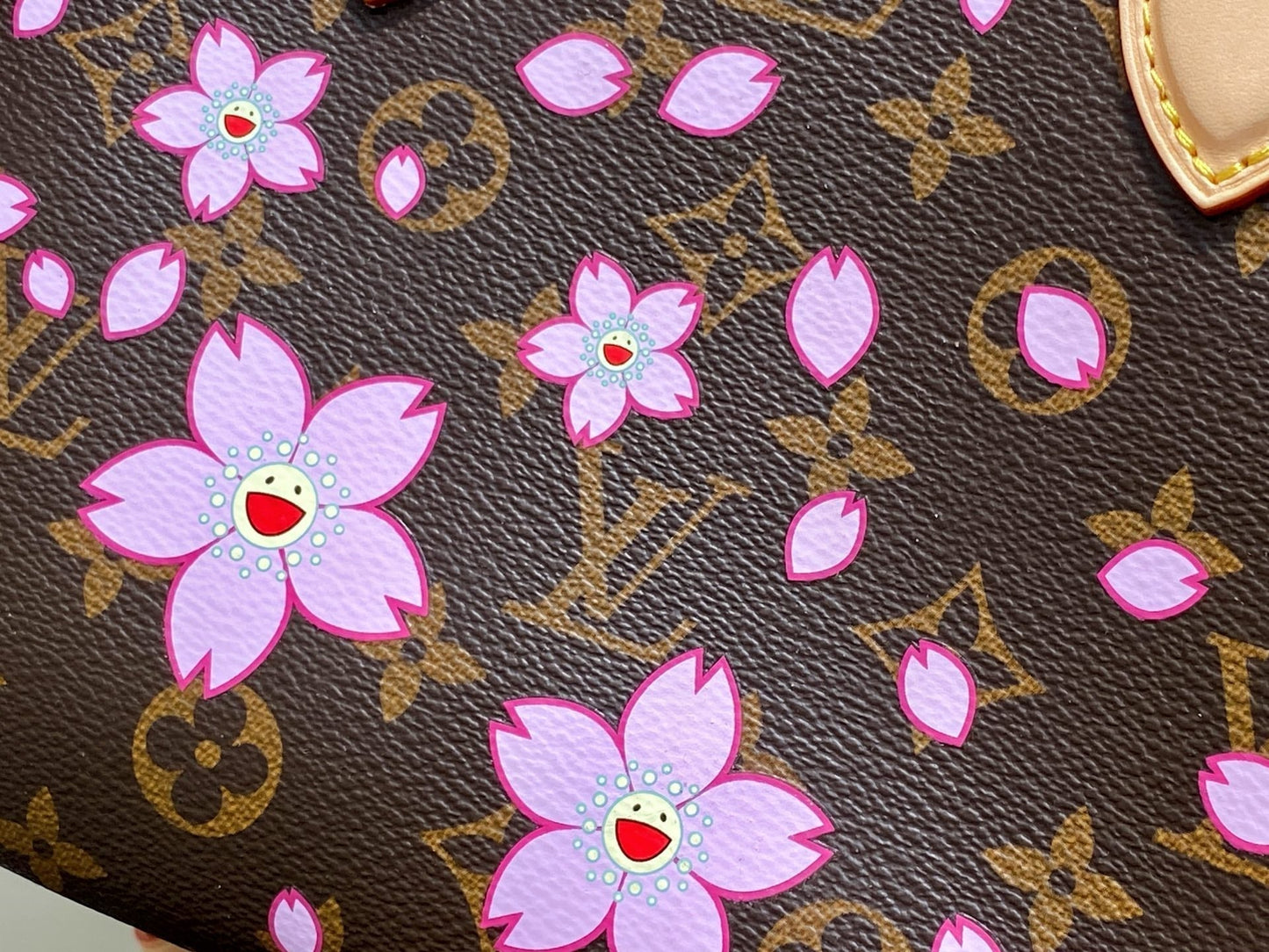 Sac à main LV x TM OnTheGo PM 25 cm en toile monogrammée Sakura Brown Cherry Blossom
