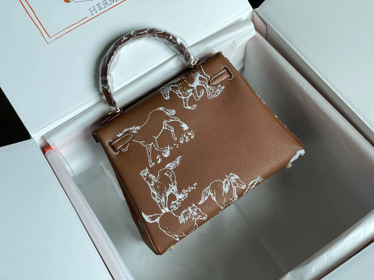 SAC BIRKIN 25 EN CUIR DE VEAU MARRON CHOCOLAT AVEC AUTOCOLLANT BLANC (FABRIQUÉ SUR COMMANDE)