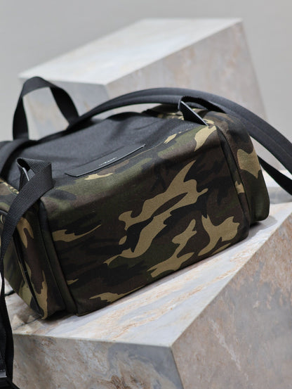 MOCHILA MULTIBOLSILLOS CITY 42 EN NYLON CON ESTAMPADO CAMUFLAJE Y PIEL DE BECERRO NEGRA