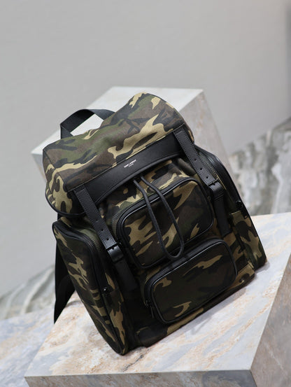 MOCHILA MULTIBOLSILLOS CITY 42 EN NYLON CON ESTAMPADO CAMUFLAJE Y PIEL DE BECERRO NEGRA