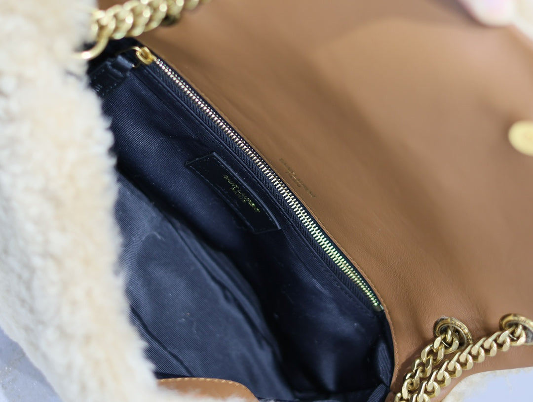 SAC CALYPSO 26 EN PEAU LAINE BEIGE AVEC POIGNÉE EN DAIM MARRON